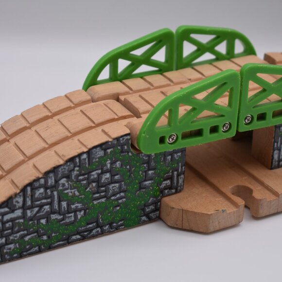 Thomas & Friends Wooden Railway Stone Bridge Wooden Draw Bridge Clickity Clack - Picture 4 of 11